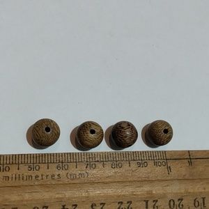 Lot of 4 sinking grade 10mm very strong smell agar wood beads from Vietnam